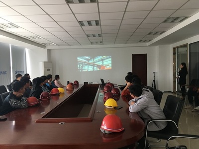 城市建設(shè)學(xué)院遠(yuǎn)大班師生赴六安遠(yuǎn)大裝配式構(gòu)件工廠參觀實(shí)習(xí)